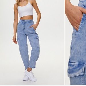 Aritzia Wilfred Free cargo jeans size 6.
